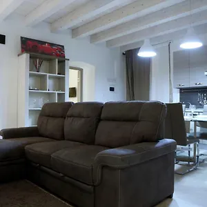 Maniace Apartment